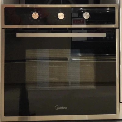 Midea 65M90M1 fekete, beépíthető, sütőtér: 70L, grill, légkeverés, sütő